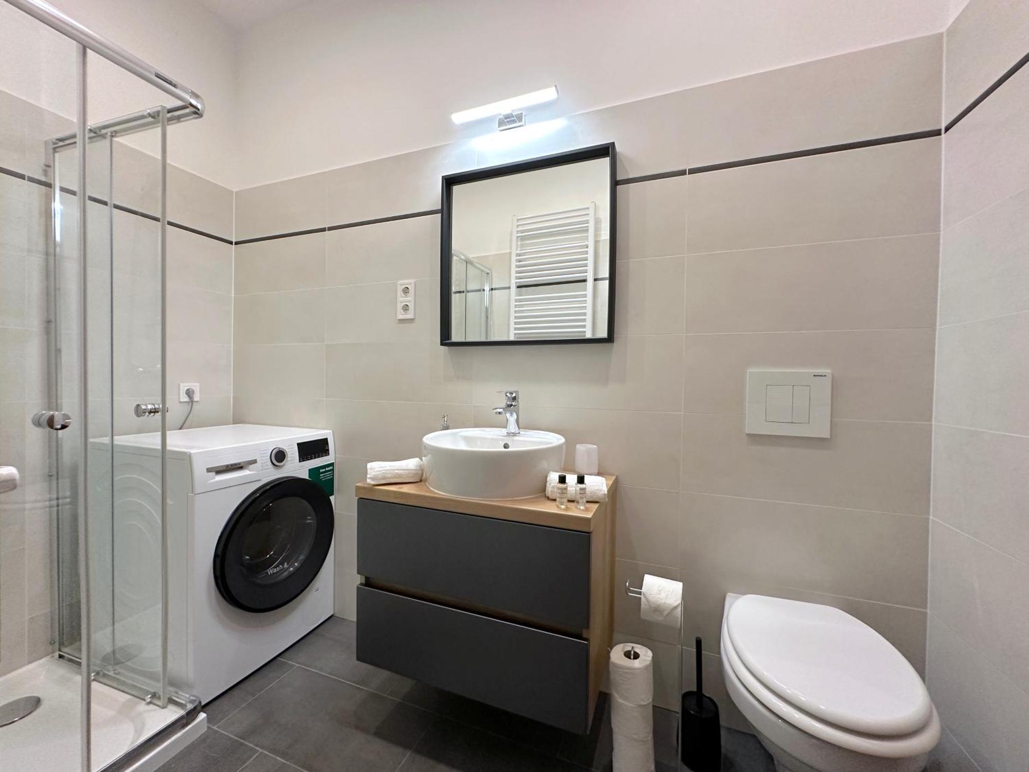 Appartement Lovely 3-bedroom In Downtown With Modern Design And Ac *